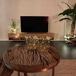 דירה Chic, Luxe Loftstijl In *