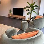 דירה Chic, Luxe Loftstijl In *