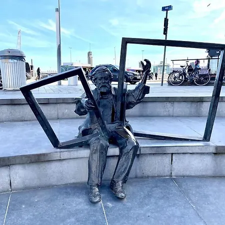 Chic, Luxe Loftstijl In 아파트 오스텐드