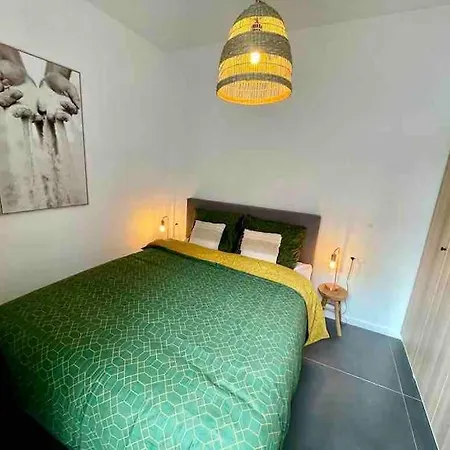 Chic, Luxe Loftstijl In 아파트 오스텐드