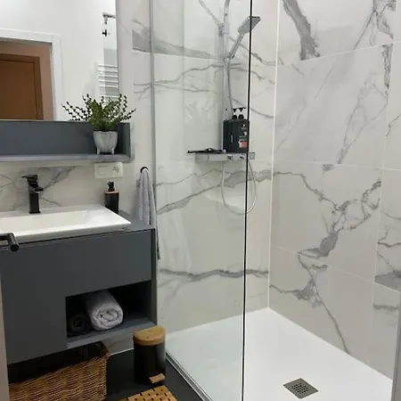 Chic, Luxe Loftstijl In 오스텐드