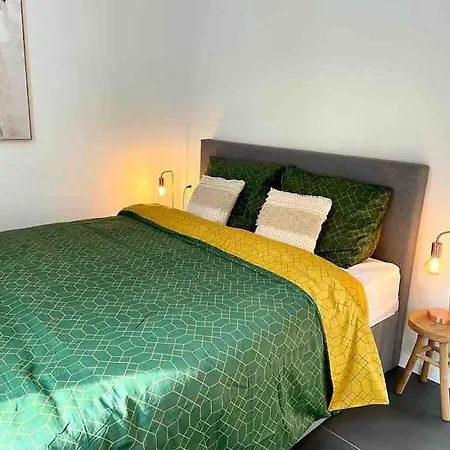 Chic, Luxe Loftstijl In Apartament Ostenda