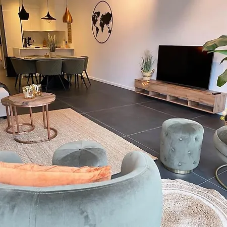 Chic, Luxe Loftstijl In 아파트 오스텐드