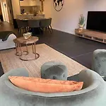 Chic, Luxe Loftstijl In Appartement *