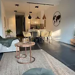 Chic, Luxe Loftstijl In Ostende